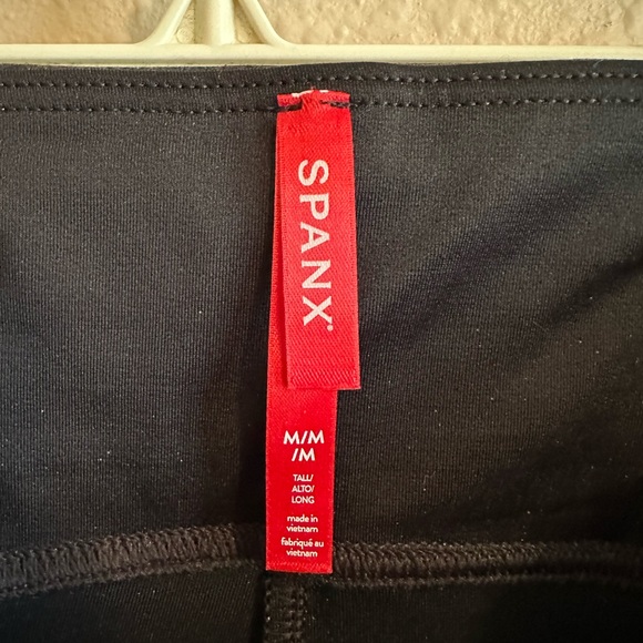 Spanx Faux Leather Leggings Size Medium Tall - Picture 4 of 4